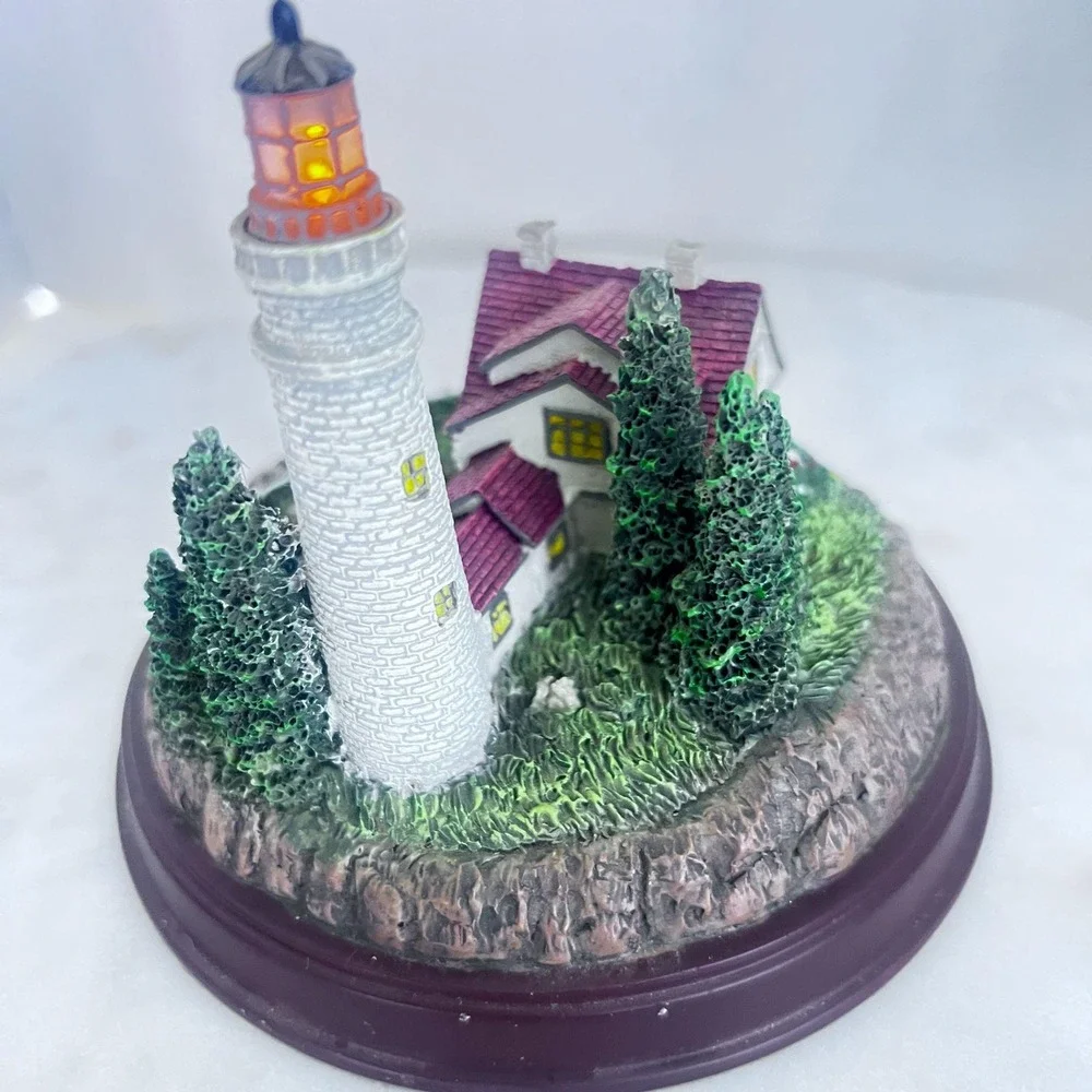Thomas Kinkade Clearing‎ Storms Lighthouse Cottage Collectible 4.5